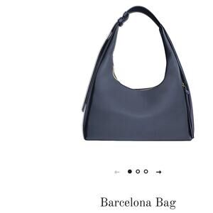 NWOT tote le mode Barcelona Bag in navy